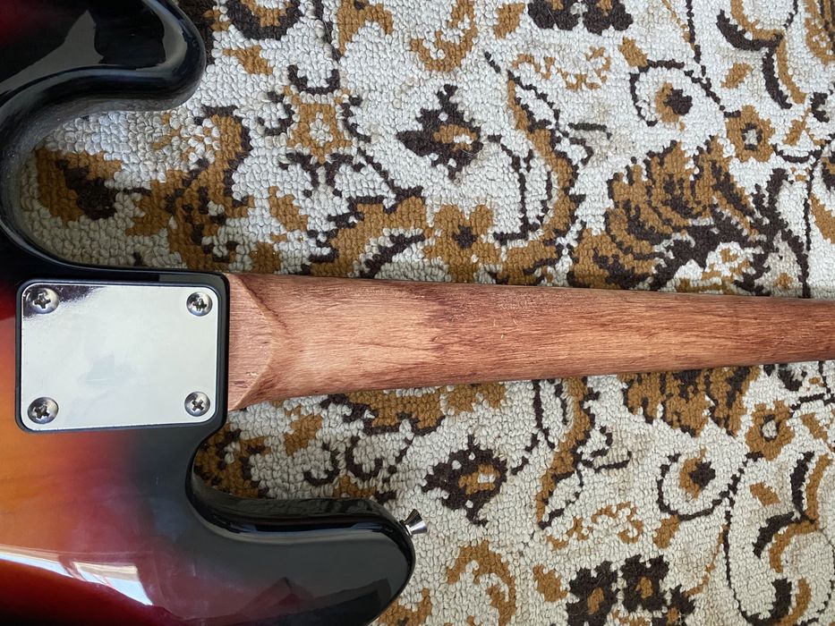 Baixo eléctrico Squier