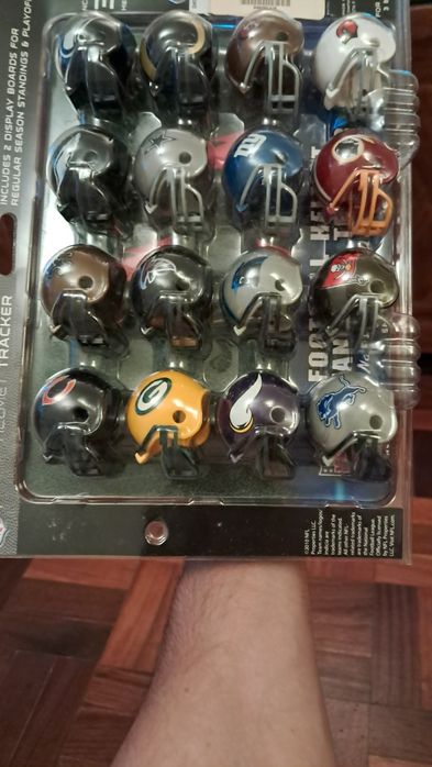 Miniaturas de 32 capacetes futebol americano