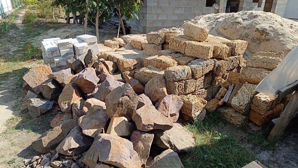 Бутовий камінь червоний