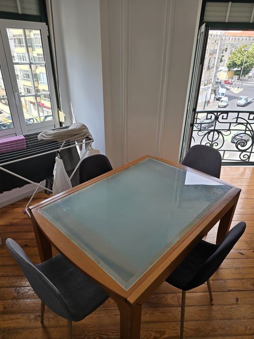 Mesa de jantar extensora c/ 4 cadeiras