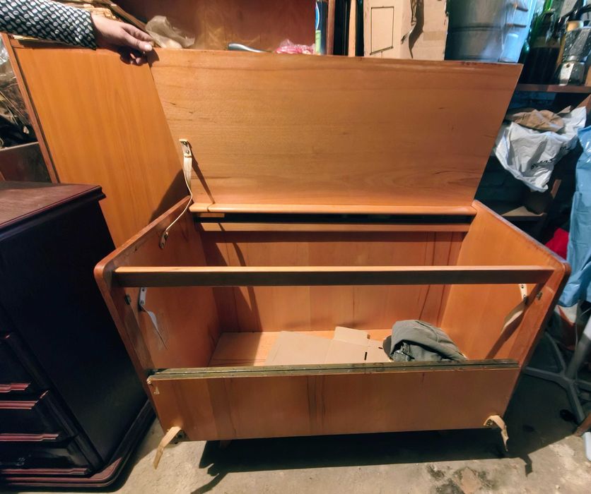 Bieliźniarka z lat 60-tych do odnowienia