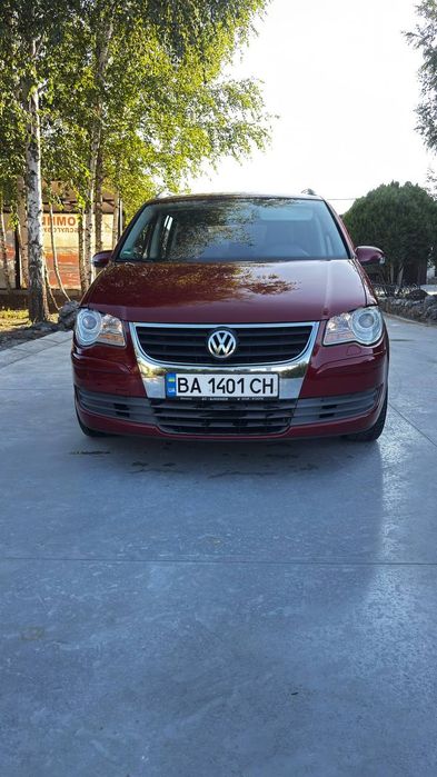 Продаю Volkswagen Touran 1.6mpi