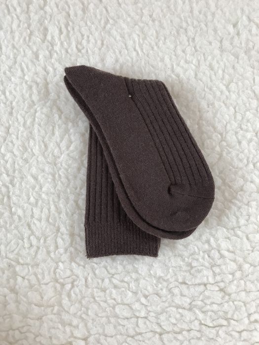 Nowe długie brązowe kaszmirowe prążkowane skarpety zimowe, przytulne