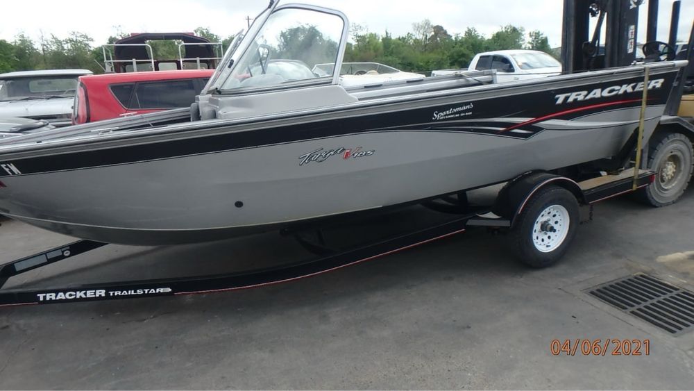 Моторний човен Tracker targa