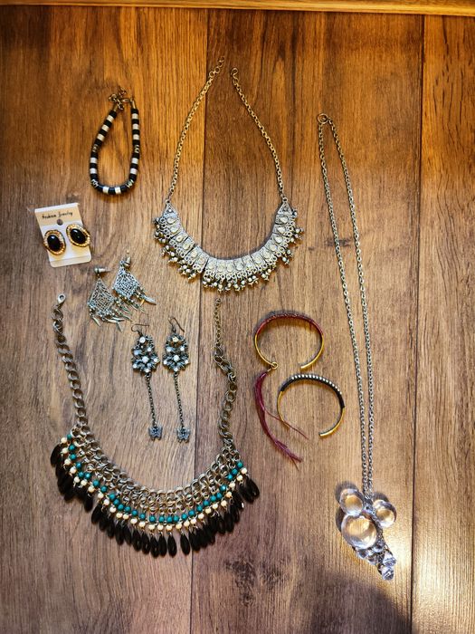 Zestaw paka biżuterii kolia wisior kolczyki bransoletka wkrętki