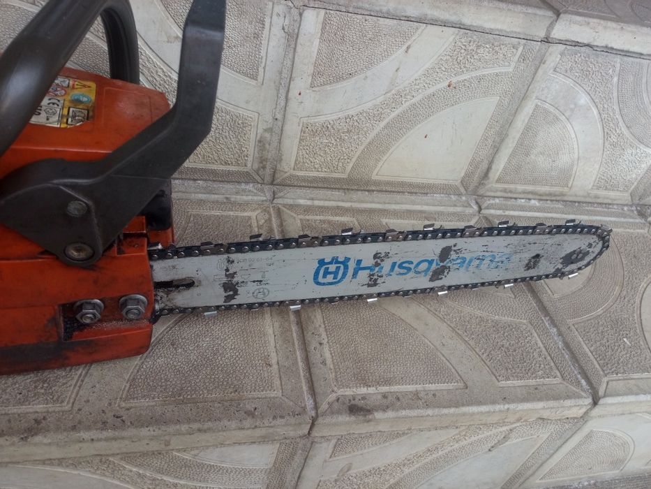 Продам бензопилу хусфарна 142