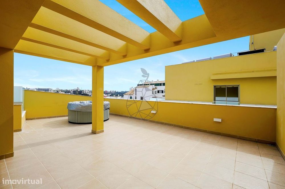 Apartamento T2 Duplex com 2 lugares de estacionamento em Alvor
