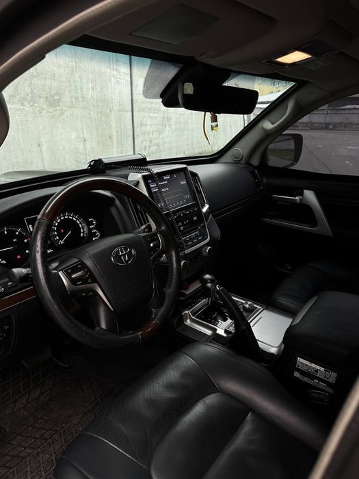 Аренда авто Toyota LC200 БРОНЬОВАНА ARMOR Оренда автомобіля автопрокат