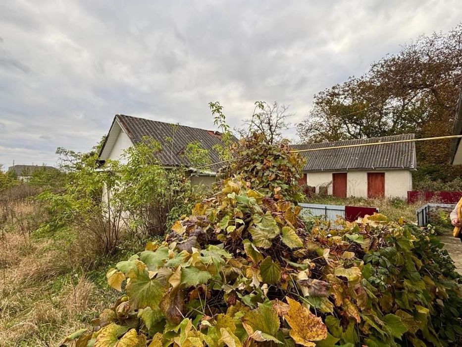 Продам будинок неподалік міста