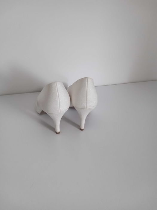 Buty damskie na obcasie rozm. 38