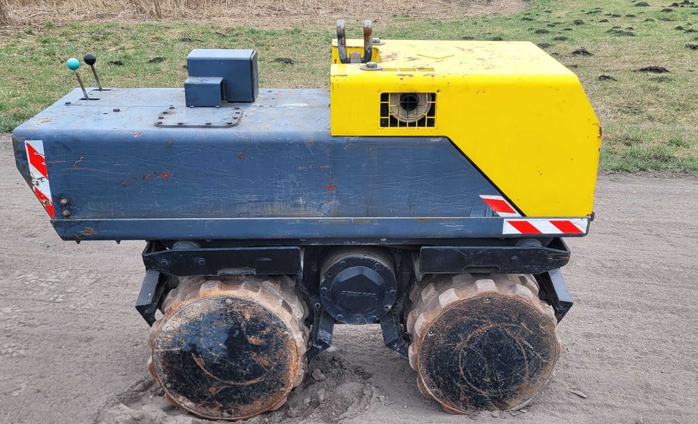 Walec wibracyjny okołkowany DYNAPAC   LP 850  waga 1590kg