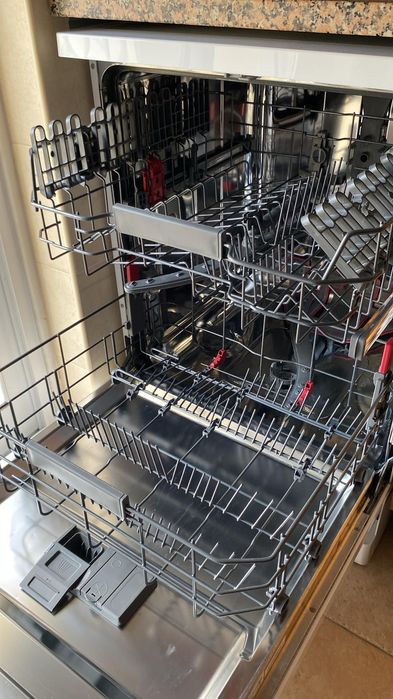 Máquina de lavar loiça Whirlpool impecável