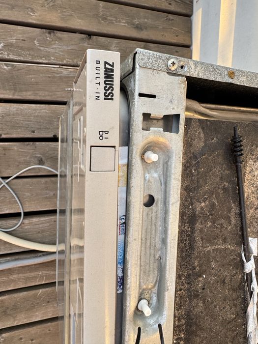 Oddam zmywarkę Zanussi 60 cm - uszkodzona