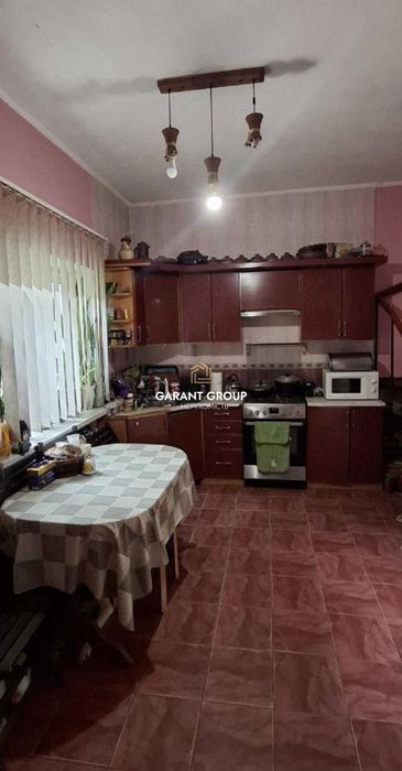 Продається двоповерховий будинок