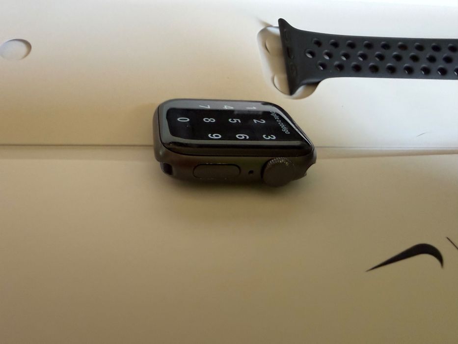 Apple Watch SE Nike impecável.