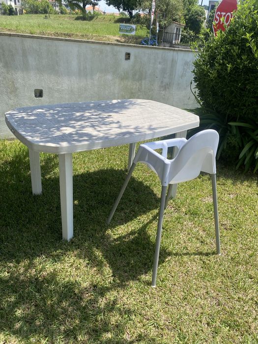 Mesa de jardim e cadeira de refeicao