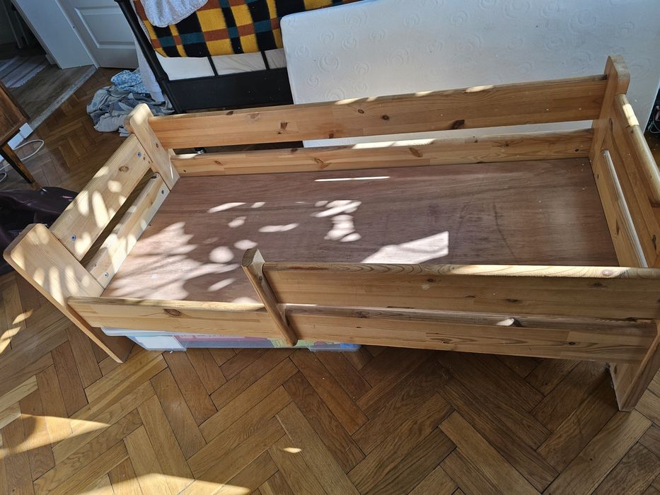 Łóżko dziecięce 140×60 lite drewno.