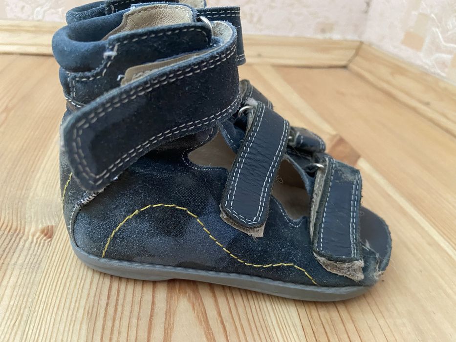 Ортопедичні босоніжки , 23 р.