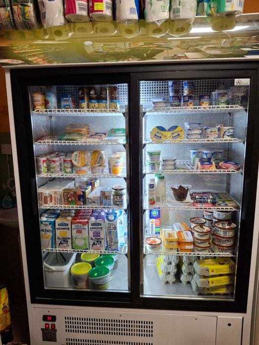 Lodówka nabiałowa i regał na pieczywo na sprzedaż