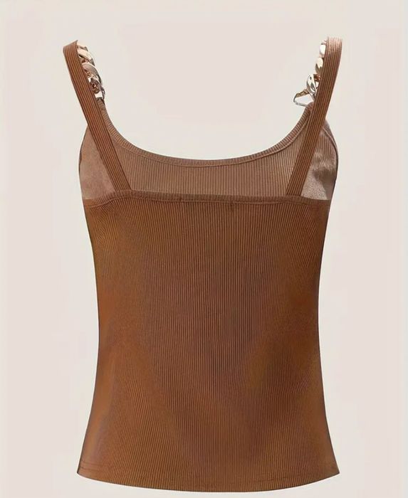 Top de alças. Justo