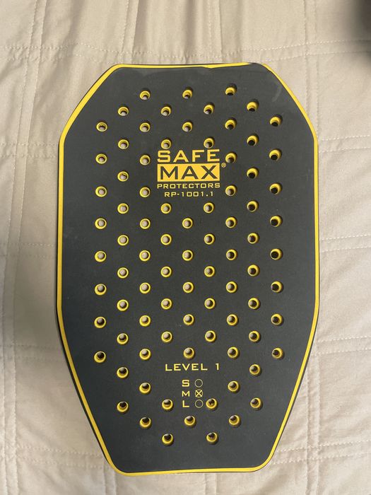 Захист спини в мотокурику