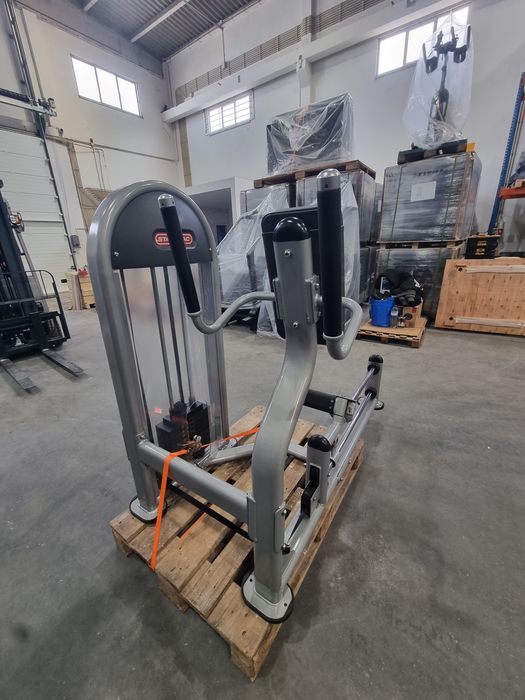 Máquina ginásio gluteus star trac