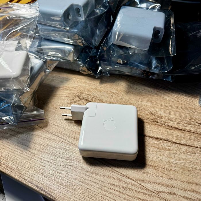 Зарядний пристрій Apple USB-C Power Adapter
