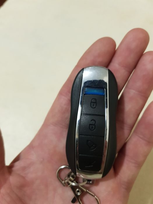 Продам автомобильный брелок