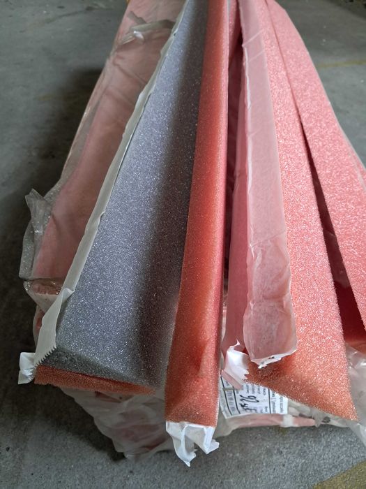 Kliny dachowe piankowe - różne kolory – Częstochowa