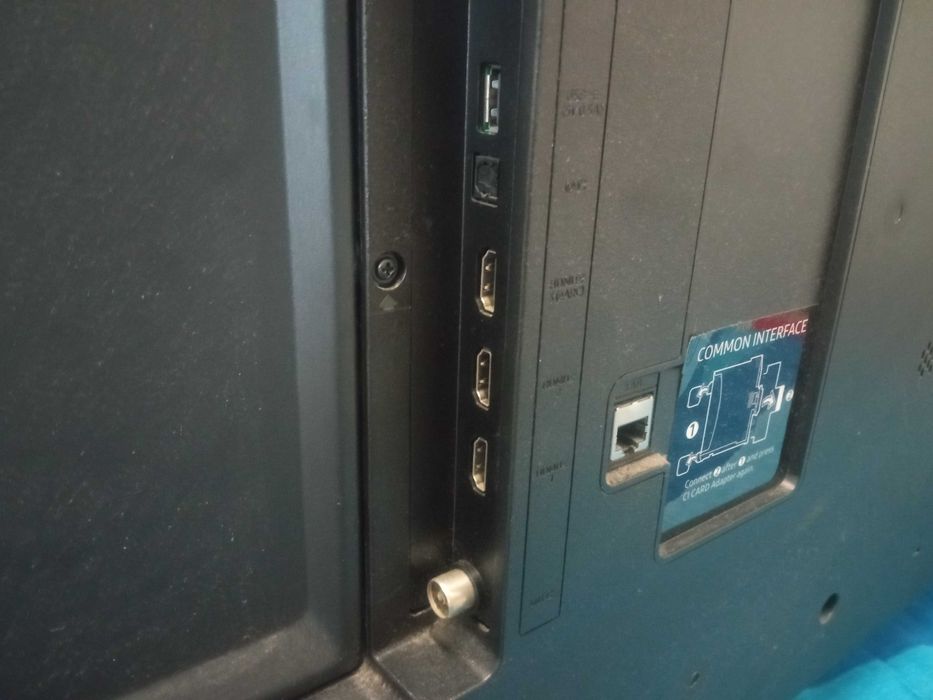 TV 40" Samsung HD  UE55AU7025K