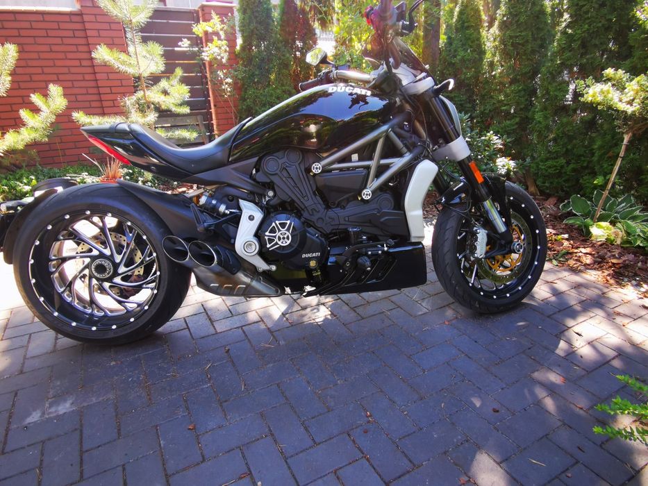 Ducati diavel moto