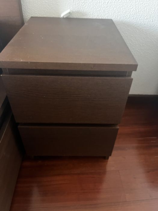 Quarto casal 180x200 em aglomerado c/ 4 gavetões + Cómoda + Colchão Oferta