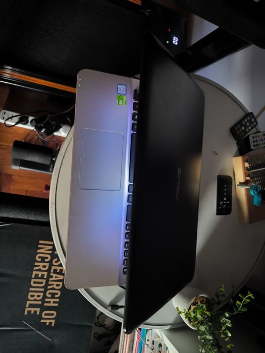 Portátil Gaming Asus Intel i7100 | 6GB RAM | GT 920MX 4GB Vram vendo ou troc
Conta com: