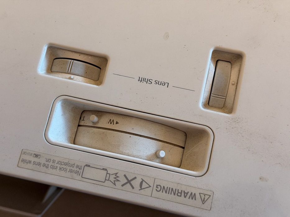 Projetor Epson MovieMate 25 (EMP-TWD1) – DVD/Colunas – P/ Peças ou Reparo