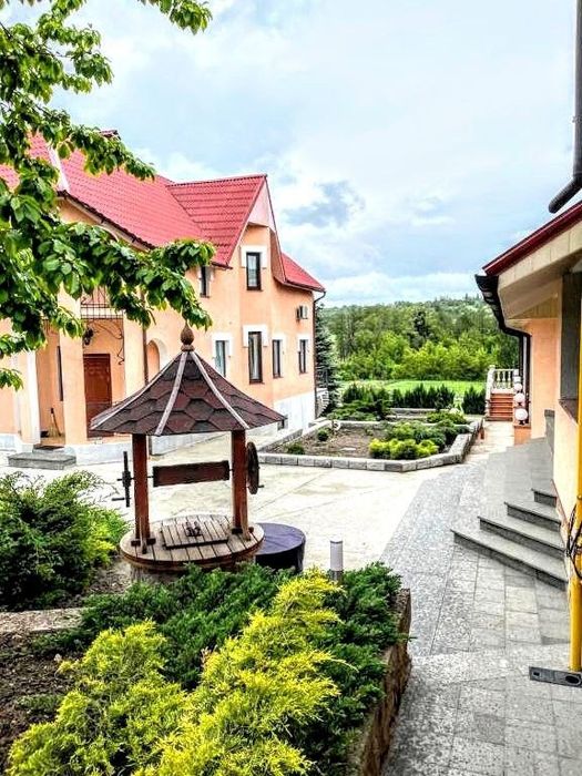 62 Будинок з великий теплим басейном