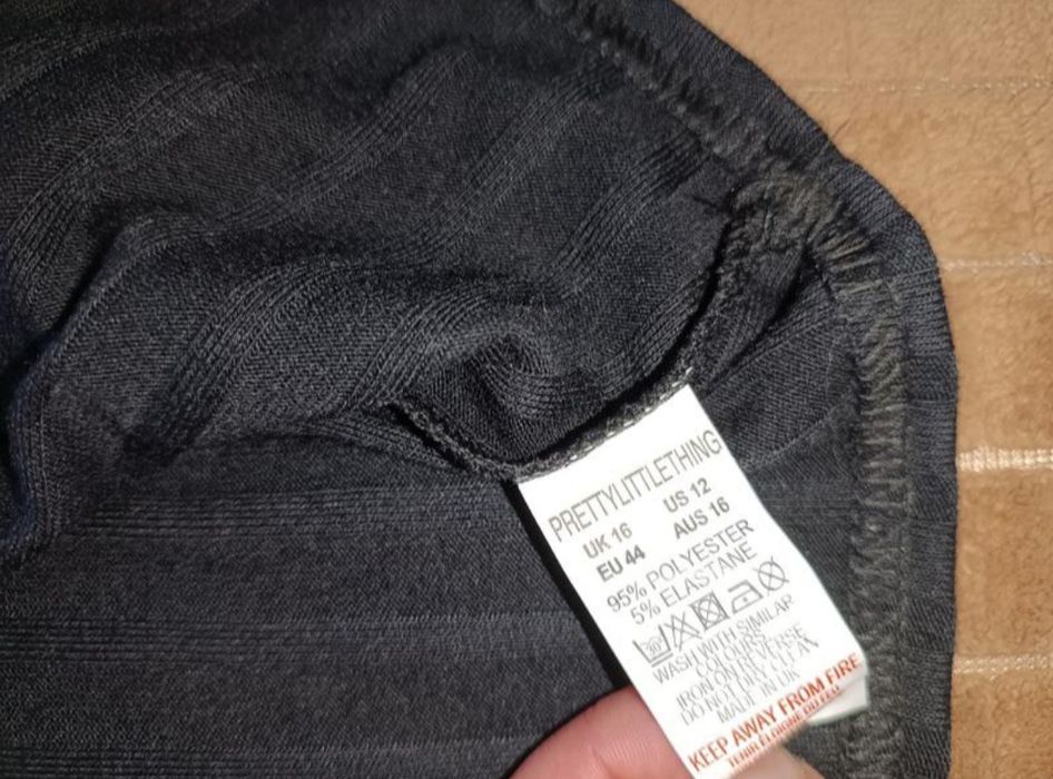 Продам топ prettylittlething