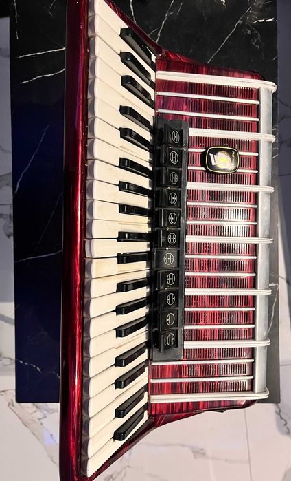 Akordeon Weltmeister Amigo 120 basów