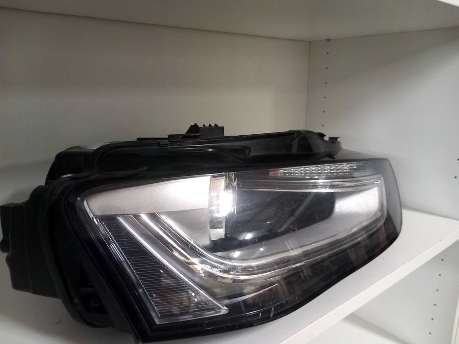 AUDI A4 B8 BI-XENON farol direito