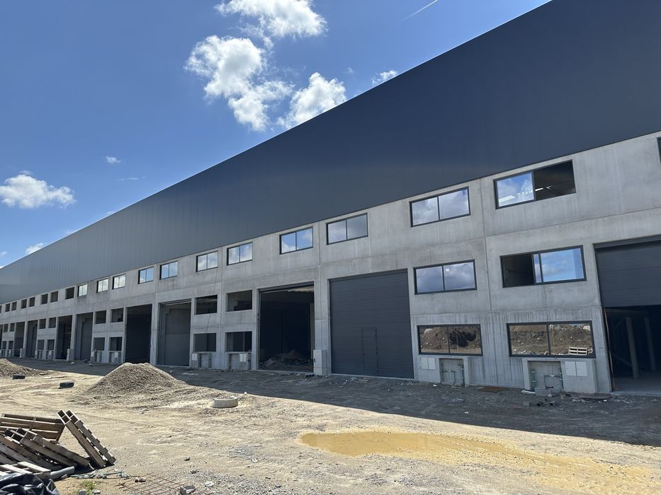 Pavilhões Industriais com 800m2 e 400m2