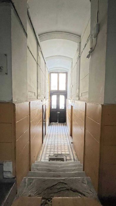 Продаж приміщення в центрі на вул. Поповича