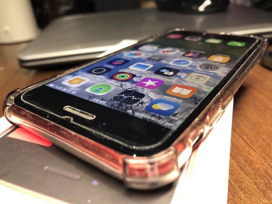 Iphone SE czerwony 64 GB red product