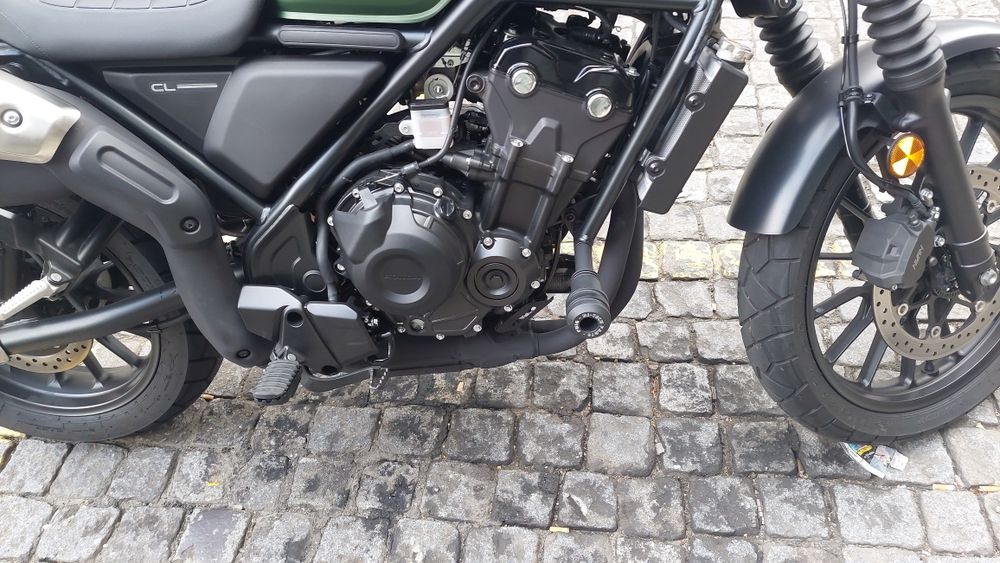 Honda CL 500 Scrambler de maio 2025 com apenas 650 km