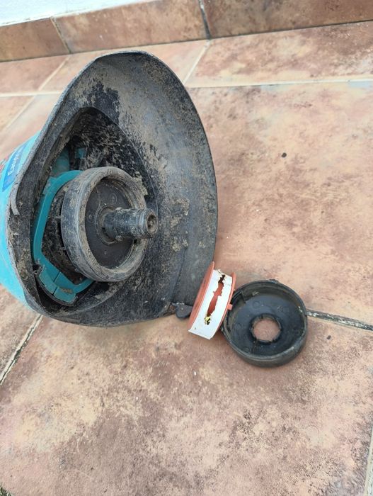 Aparador elétrico de relva