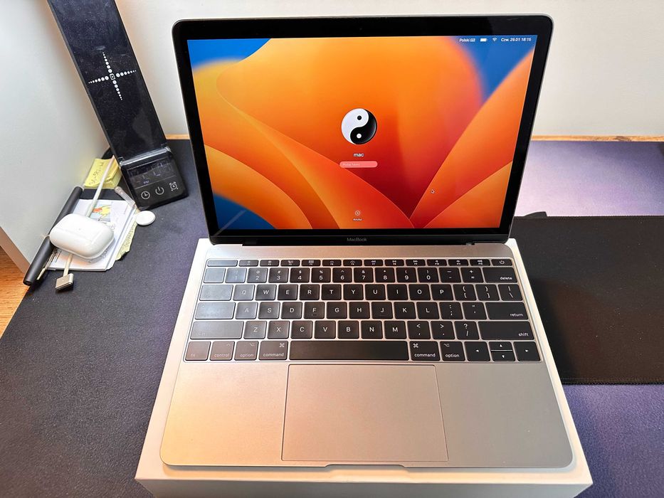 Macbook 12 8/256 GB