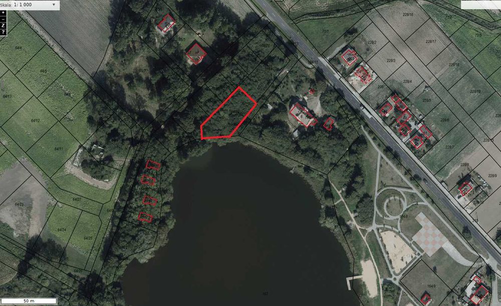 Działka nad jeziorem z bezpośrednim dostępem do wody