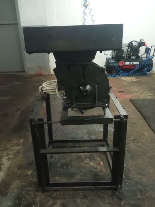 Кузня горно заводського виготовлення, розкладна двигун 380