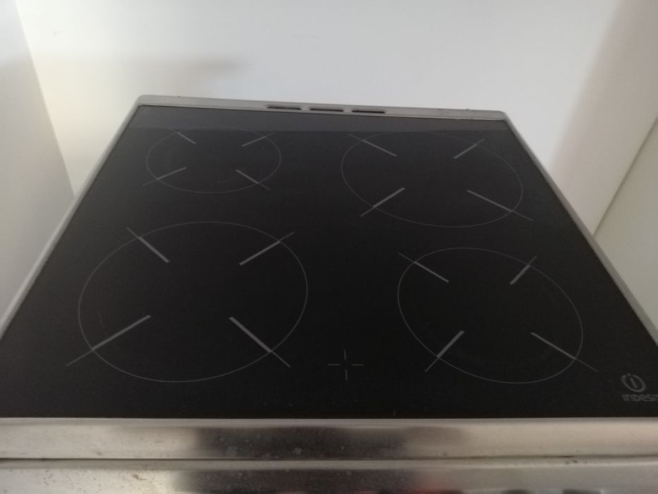 Forno + placa de indução Indesit