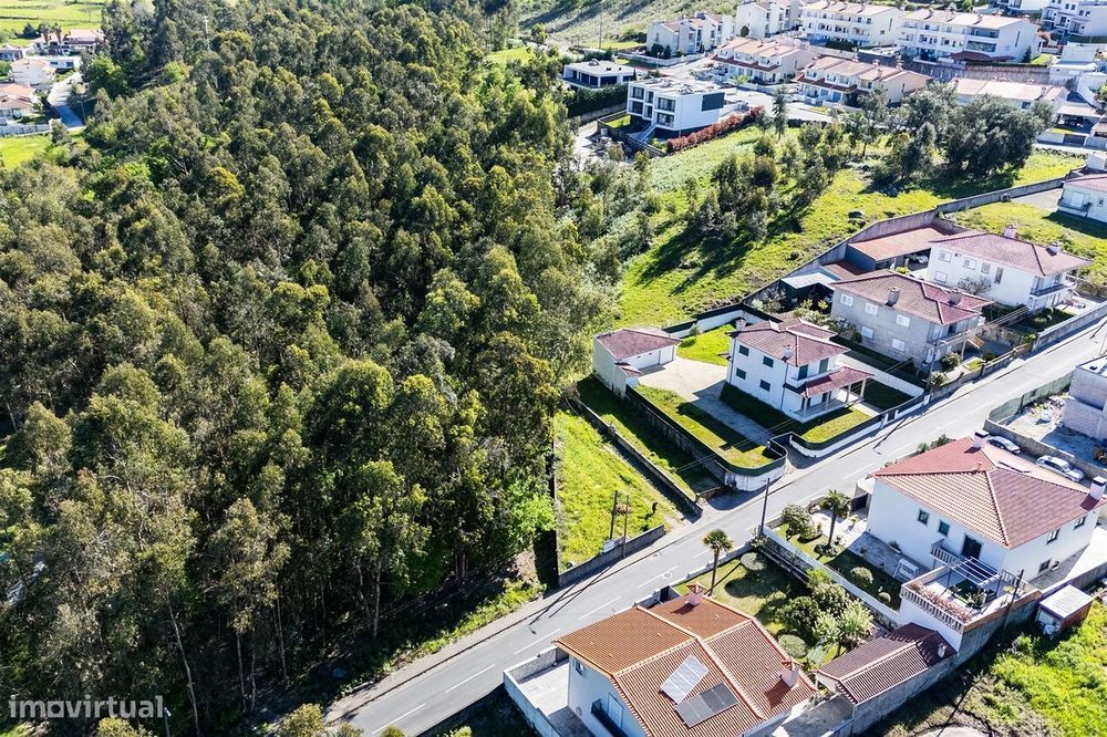 Lote de Terreno com Projeto Aprovado para Construção de Moradia