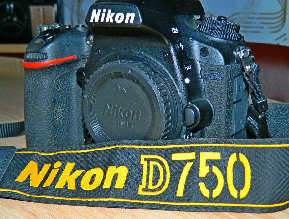 Продам фотокамеру Nikon D750 (body)