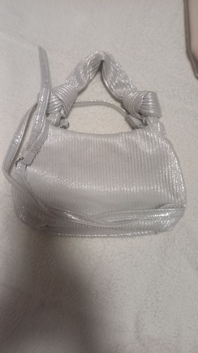 Duas bolsas senhora (beje e prateada)